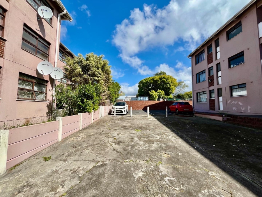 1 Bedroom Property for Sale in Wynberg Western Cape